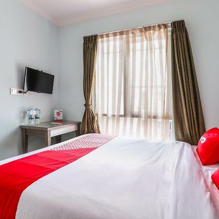 Oyo 1551 Studento Guest House Tangerang Luaran gambar